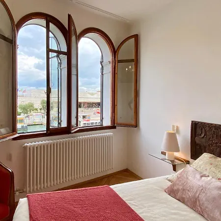 Venetian Palace Red R&r * Βενετία