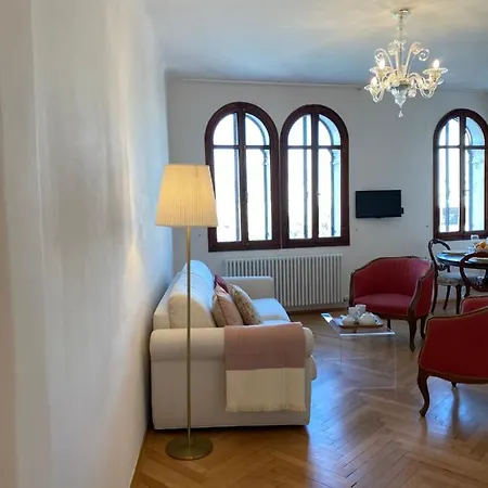 Venetian Palace Red R&r * Βενετία